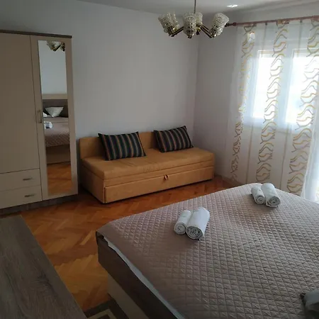 Apartment Buto 22 Pax
